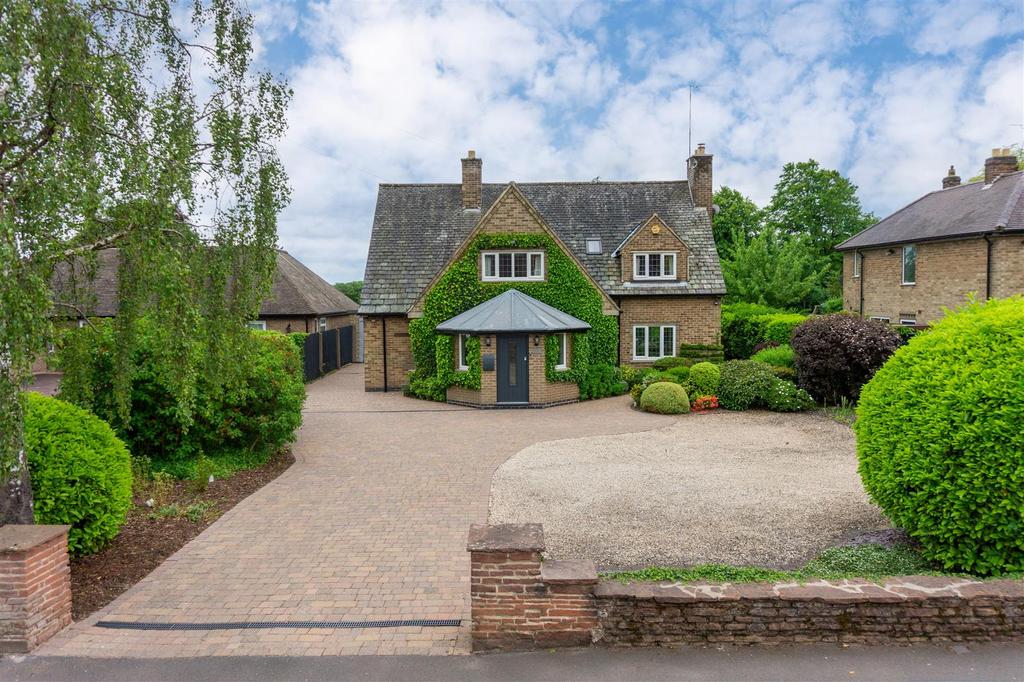 Forest Road, Coalville 3 bed detached house £550,000