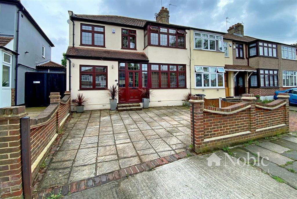 Shelley Avenue, Hornchurch 4 bed end of terrace house - £550,000