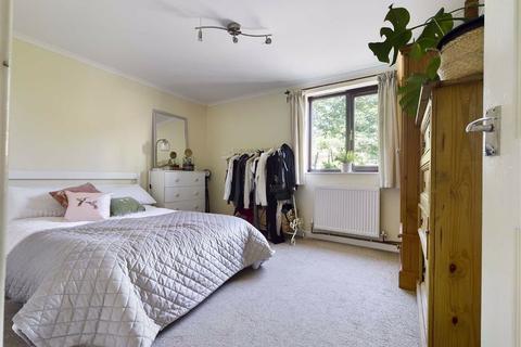 20 Bromwich Road, Worcester, WR2 4AA