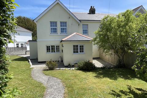 23 Central Avenue, St Austell, PL25 4JG