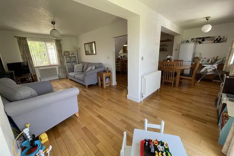 23 Central Avenue, St Austell, PL25 4JG
