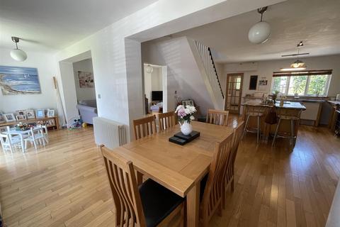 23 Central Avenue, St Austell, PL25 4JG