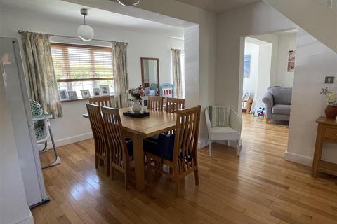 23 Central Avenue, St Austell, PL25 4JG