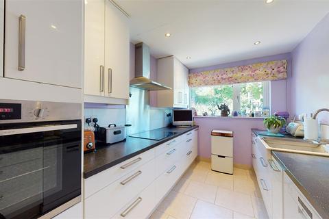 Cadiz Cullens Hill, Elham, Canterbury, CT4 6UJ