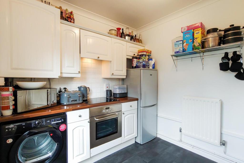 3 Kitchen-0.jpg