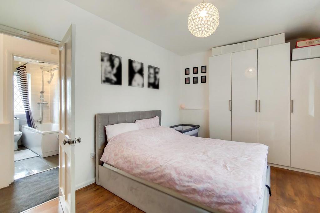 6 Main Bedroom-0.jpg