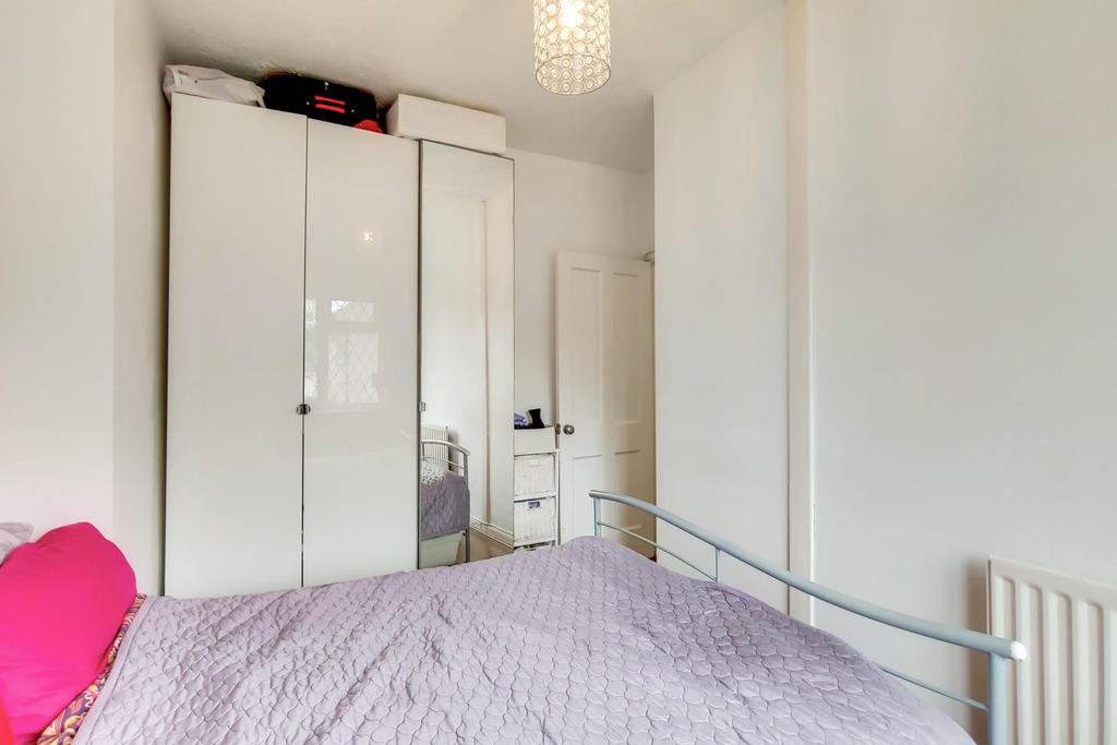 7 Bedroom 2-0.jpg