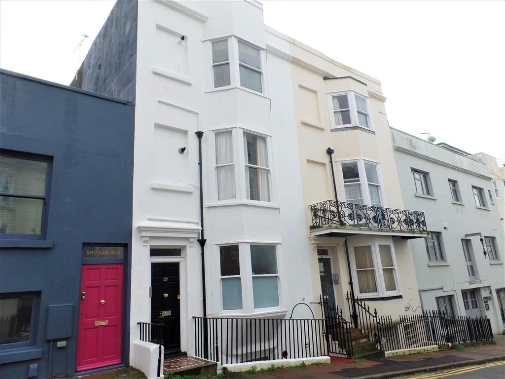 Devonshire Place, Brighton 1 bed flat £875 pcm (£202 pw)