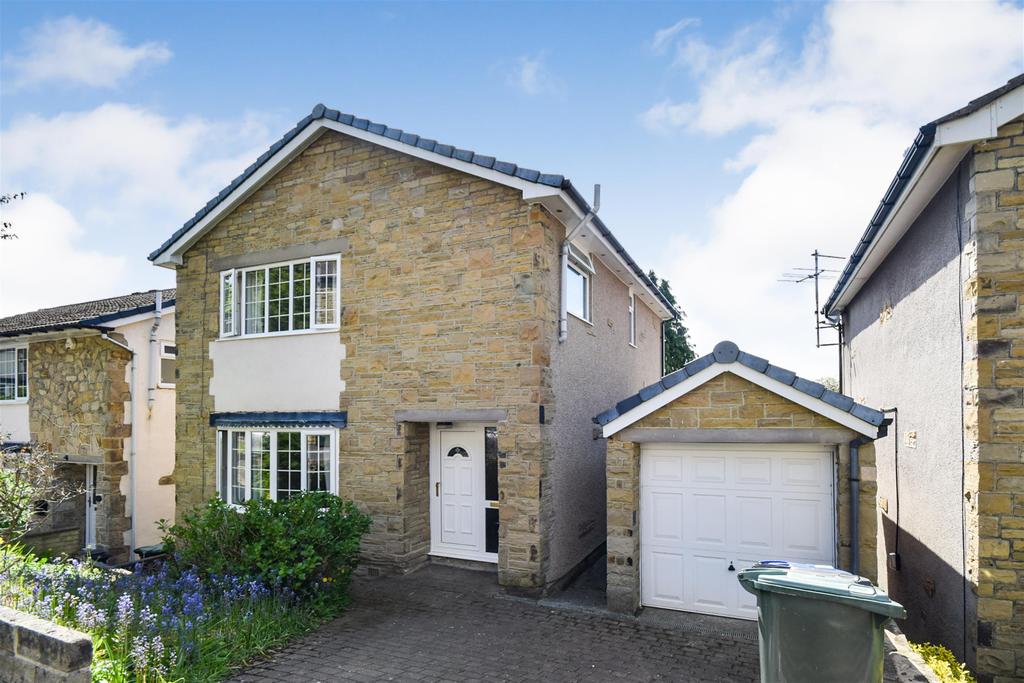 Langley Road, Bingley, BD16 4AB 3 bed detached house £300,000