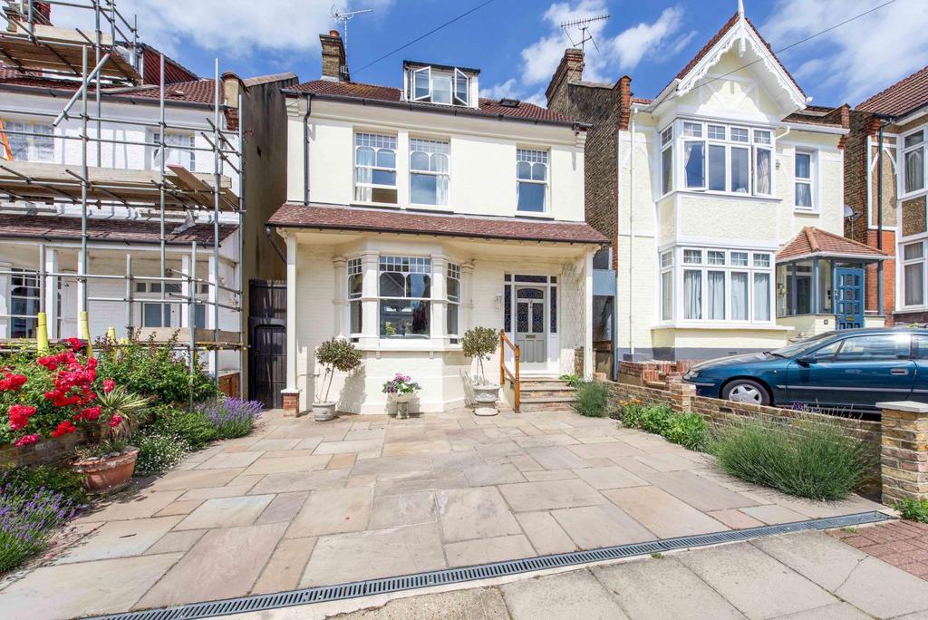 Dukes Avenue, New Malden, KT3 4 bed detached house £980,000