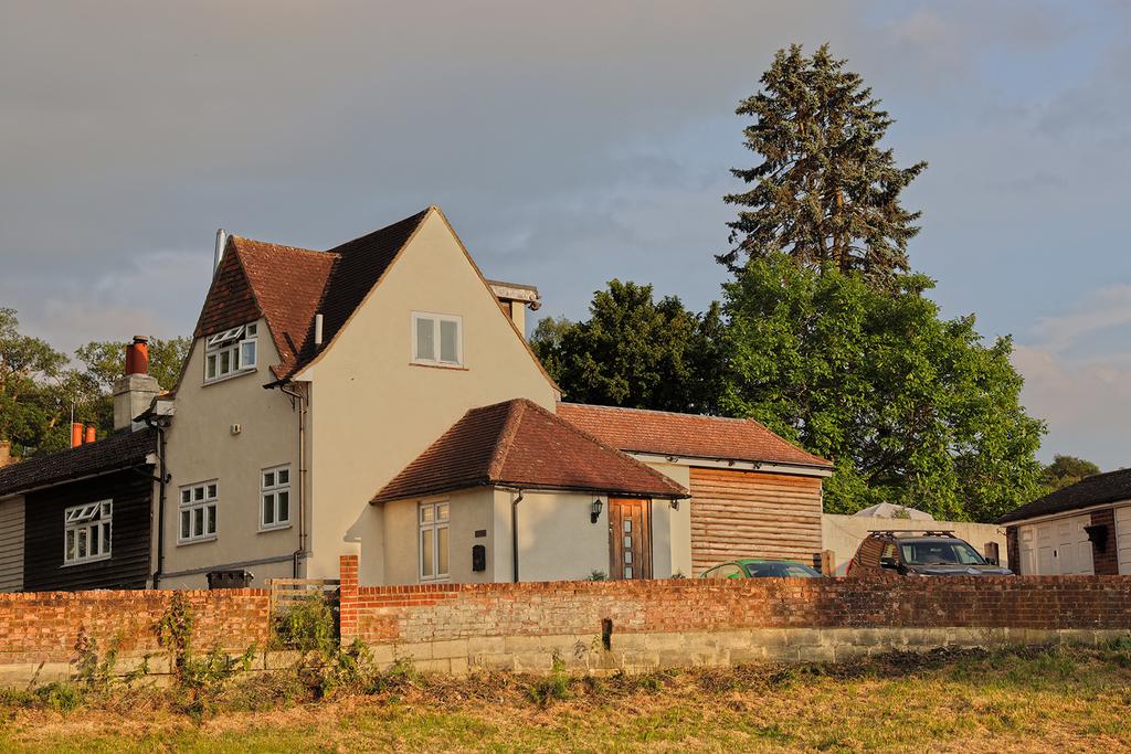 Lake Farm House, Pendell Road 4 bed semidetached house £600,000
