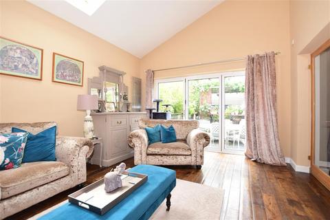 24 Brookmead, Hildenborough, Tonbridge, TN11 9DN