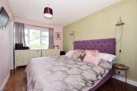 24 Brookmead, Hildenborough, Tonbridge, TN11 9DN
