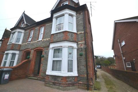 1 bedroom in a house share to rent, Wokingham Road, Reading