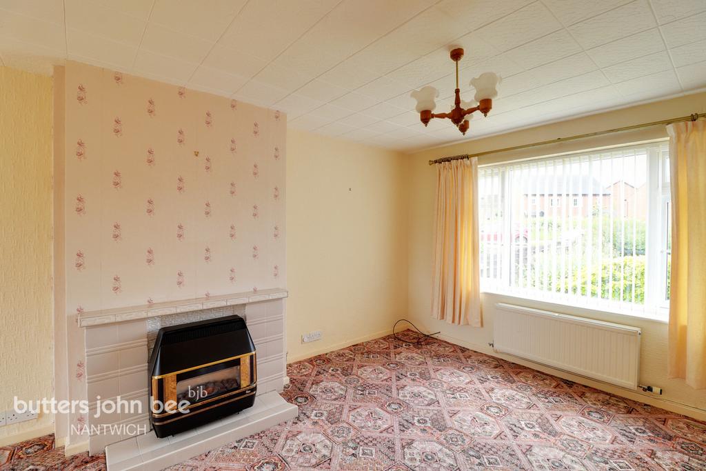 Queens Drive, Nantwich 3 bed terraced house £180,000
