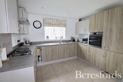4 Birdie Close, Chelmsford, CM3 3FW