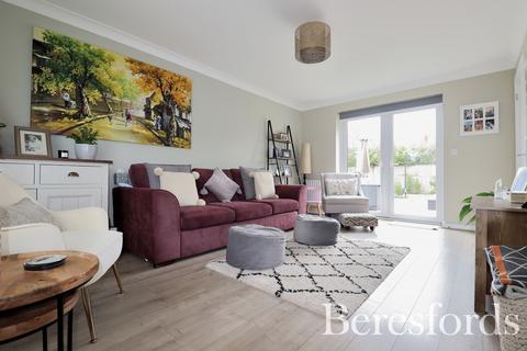 4 Birdie Close, Chelmsford, CM3 3FW