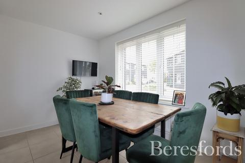 4 Birdie Close, Chelmsford, CM3 3FW