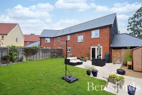 4 Birdie Close, Chelmsford, CM3 3FW
