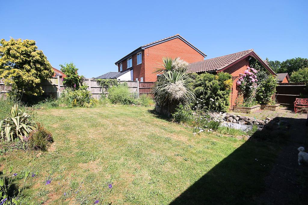 Bellingham, Tamworth, B77 4PE 3 bed bungalow £385,000