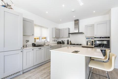 20 Stable Close, Wrecclesham, Farnham, GU10 4EF