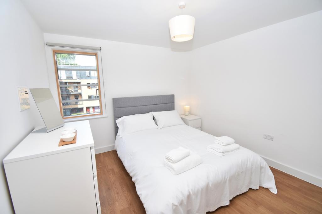 Mildmay Avenue, London, N1 1 bed flat £369,950