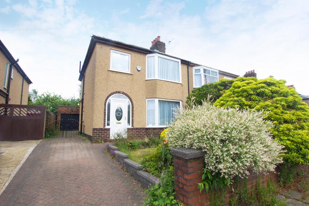 Feniscliffe Drive, Blackburn, BB2 2UF 3 bed semidetached house £180,000