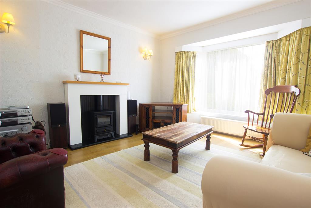 Feniscliffe Drive, Blackburn, BB2 2UF 3 bed semidetached house £180,000