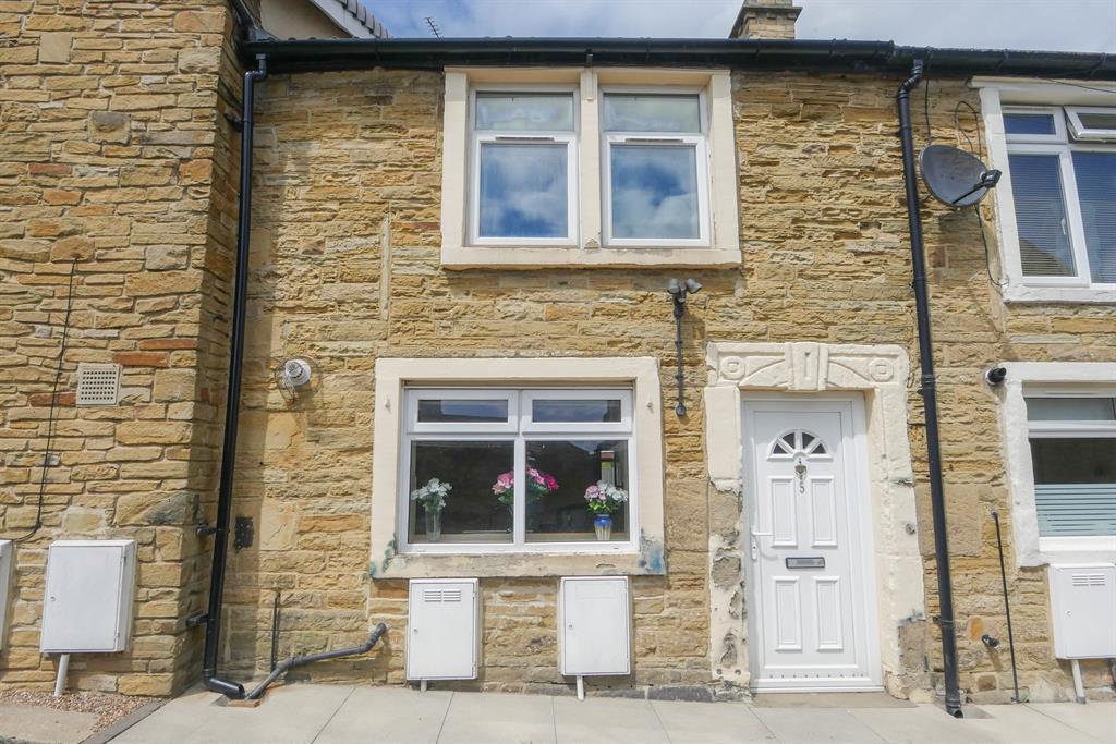 Uppermoor, Pudsey, LS28 2 bed terraced house £180,000