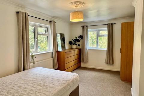 2 bedroom flat to rent, Denman Road, London, SE15 5NR