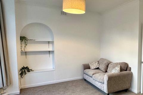 2 bedroom flat to rent, Denman Road, London, SE15 5NR