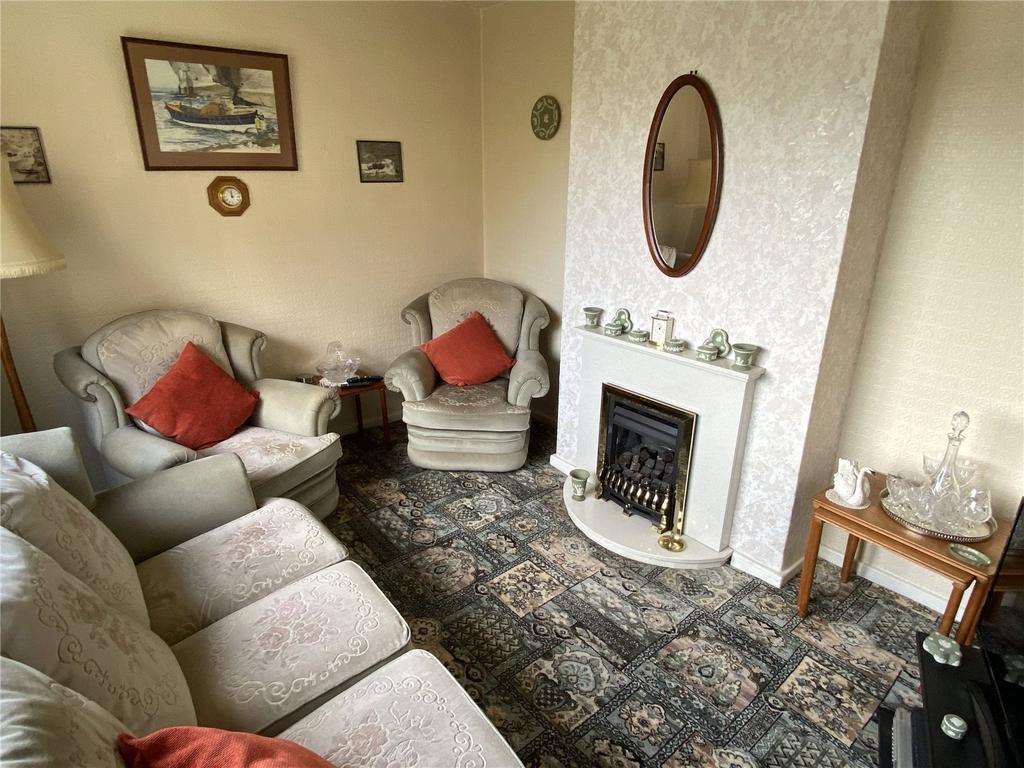 Foxroyd Lane, Thornhill, Dewsbury, WF12 2 bed semidetached house £