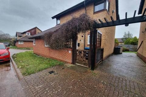 1 bedroom ground floor maisonette to rent, Matthew Court, Shenley Church End, Milton Keynes, MK5