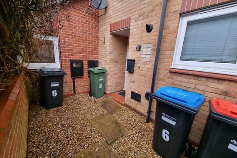1 bedroom ground floor maisonette to rent, Matthew Court, Shenley Church End, Milton Keynes, MK5