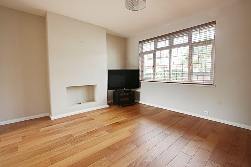 Knoll Drive, London, Greater London, N14 3 bed semidetached house £