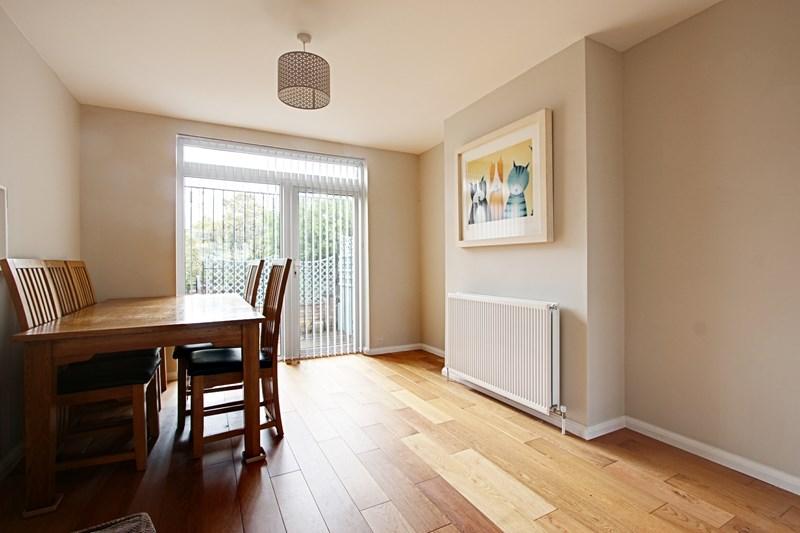 Knoll Drive, London, Greater London, N14 3 bed semidetached house £