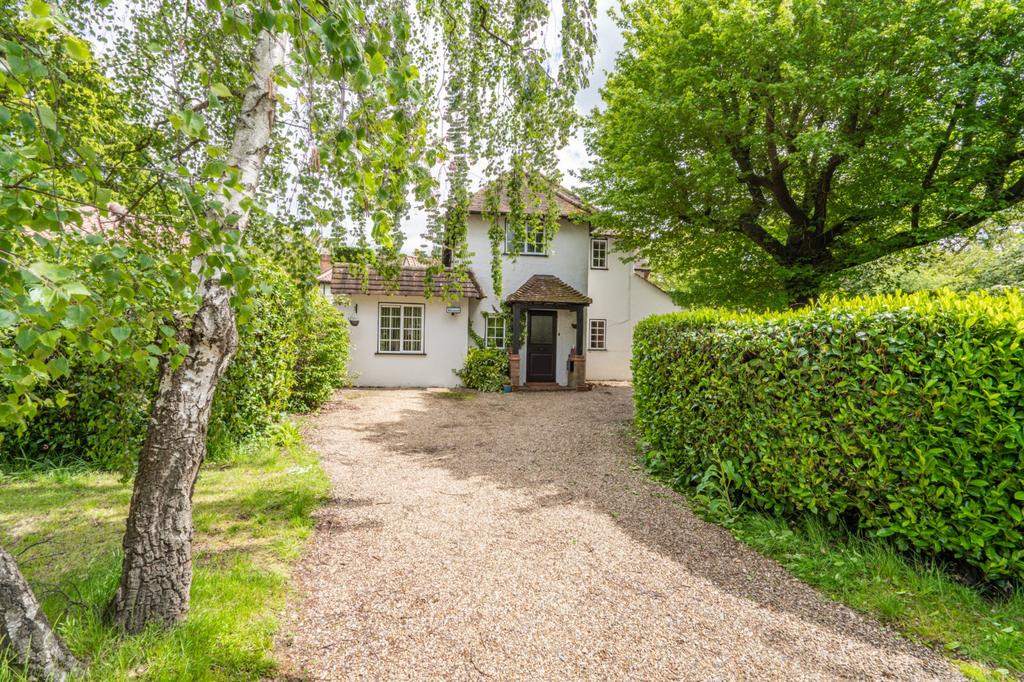 Bull Lane, Chalfont St Peter, Gerrards Cross, Buckinghamshire 3 bed