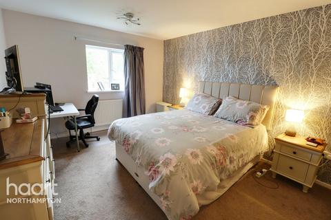 75 Camborne Close, Northampton, NN4 8PH