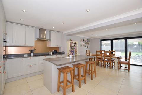 40 Low Meadow, Halling, Rochester, ME2 1LX