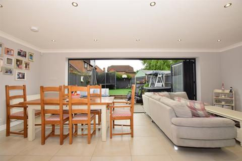 40 Low Meadow, Halling, Rochester, ME2 1LX