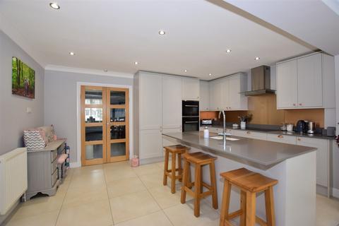 40 Low Meadow, Halling, Rochester, ME2 1LX