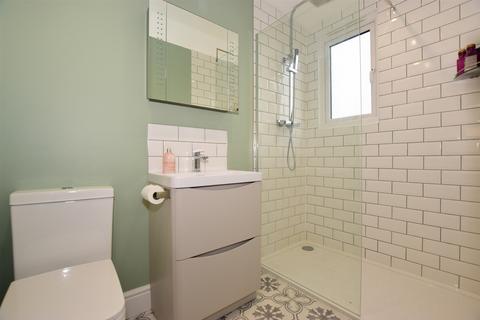 40 Low Meadow, Halling, Rochester, ME2 1LX