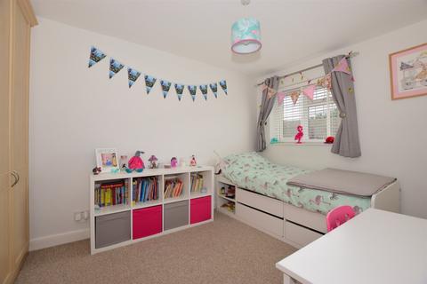 40 Low Meadow, Halling, Rochester, ME2 1LX