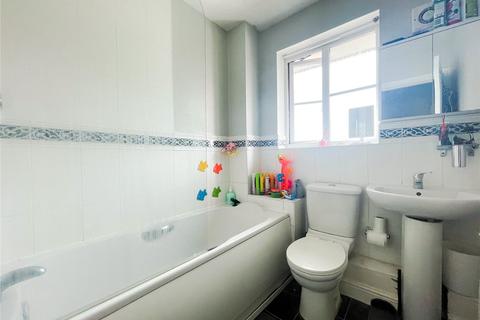 5 Astbury Close, Bury, BL9 9GD