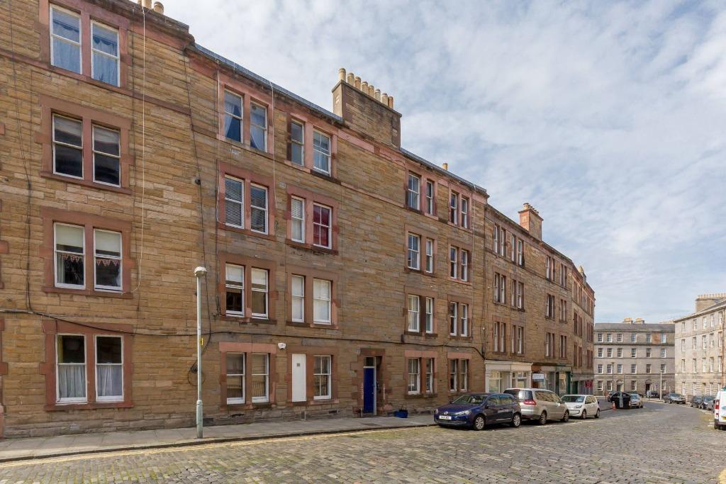 St Stephens Street, Edinburgh, EH3 1 bed flat £775 pcm (£179 pw)