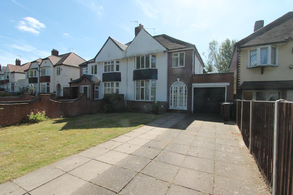 Sutton Road, Walsall WS5 3 bed semidetached house to rent £895 pcm (£207 pw)
