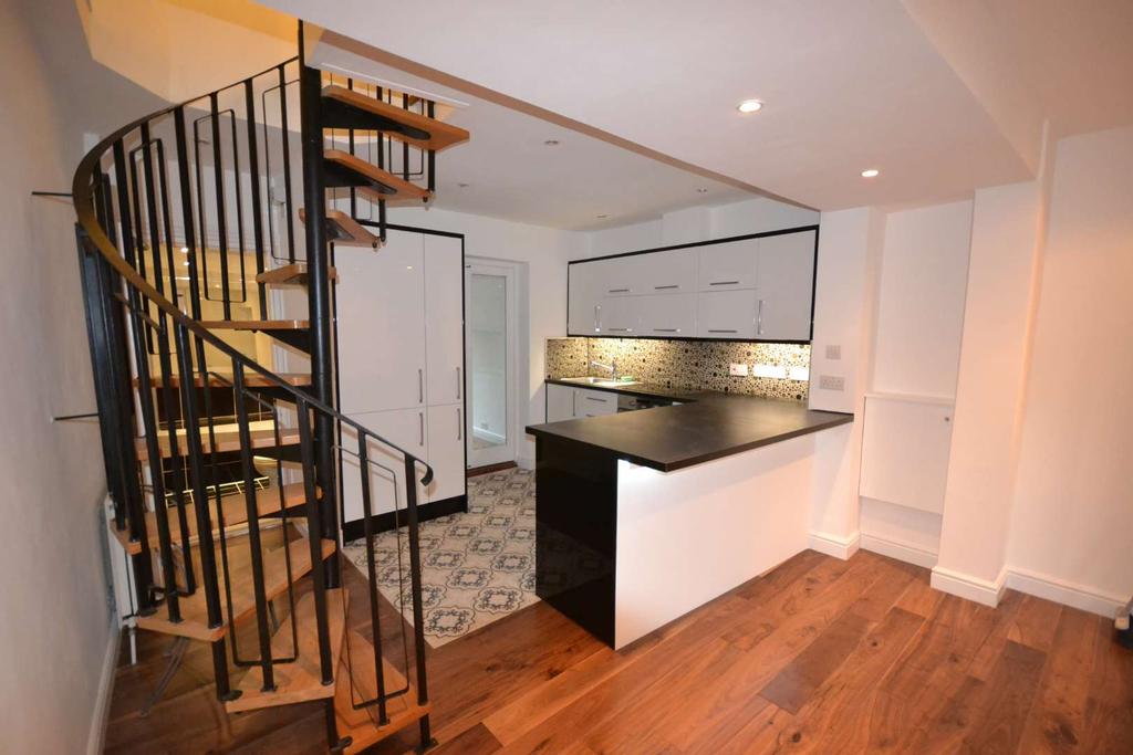 Dutton Street, Greenwich, London 2 bed house £1,547 pcm (£357 pw)