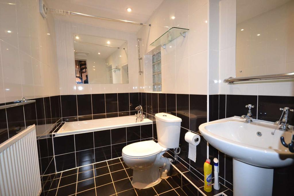 Dutton Street, Greenwich, London 2 bed house £1,547 pcm (£357 pw)