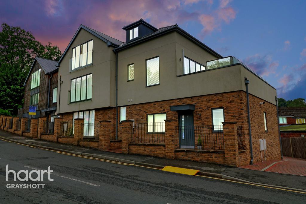 Weydown Road, Haslemere 1 bed apartment £275,000