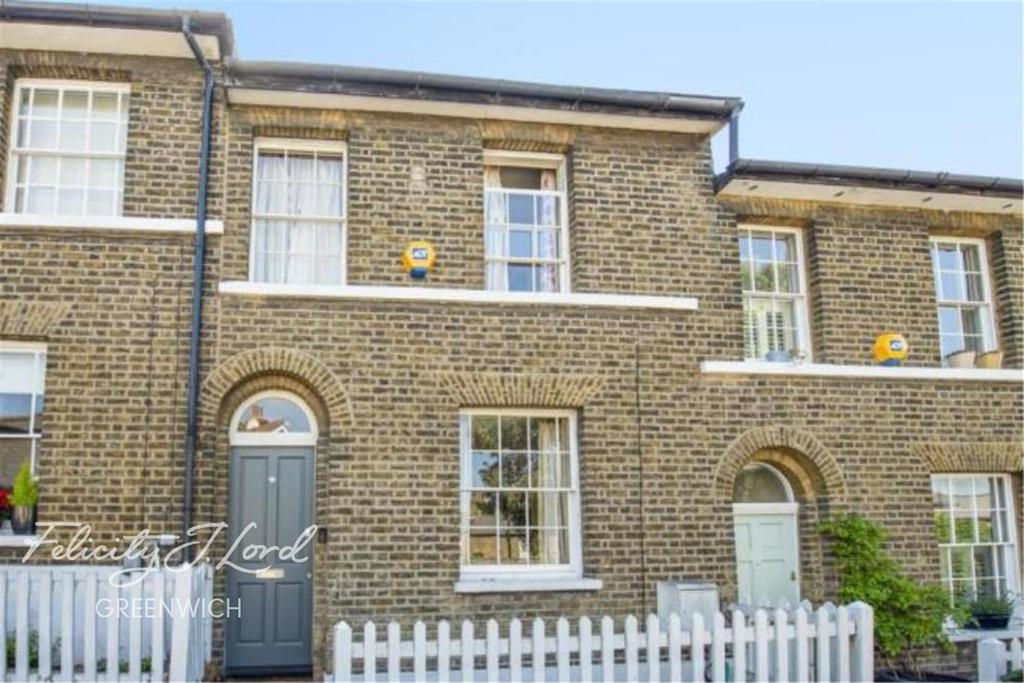 Maidenstone Hill 2 bed detached house £2,200 pcm (£508 pw)